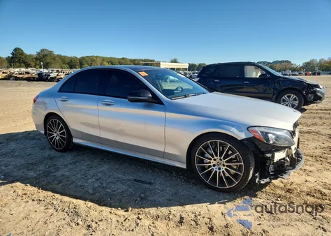 2018 Mercedes-Benz C 300 из США, поврежденный, VIN 55SWF4JB0JU240232